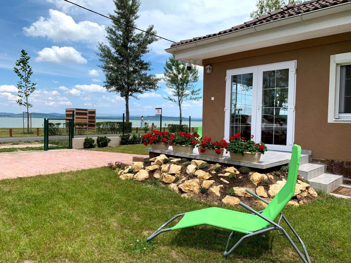 Exclusive Beachfront Villa Fonyód Exterior foto